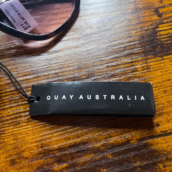 Quay Ever After Etched Australia Sunglasses - Picture 4 of 4